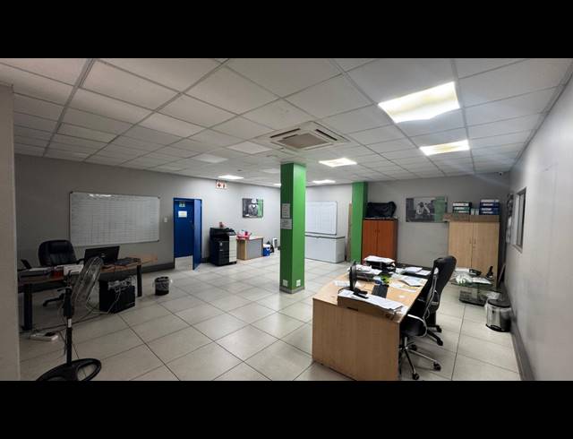 2,600M² WAREHOUSE FOR SALE IN WYNBERG